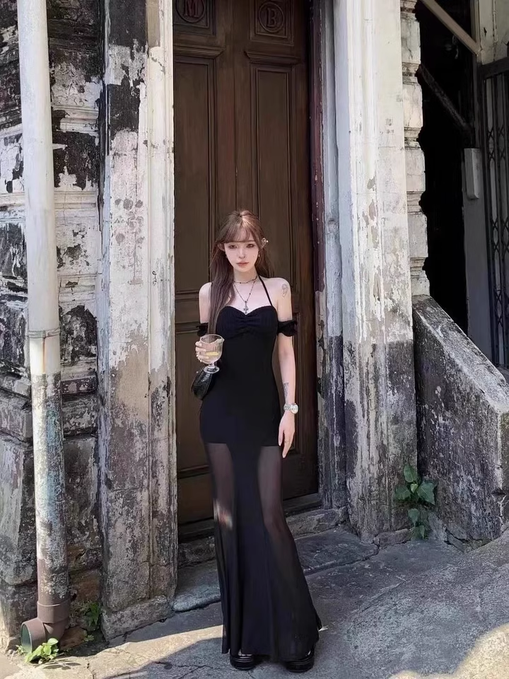 Fashion Sexy Black Lace Cutout Sleeved Backless Halter Dress AP0253