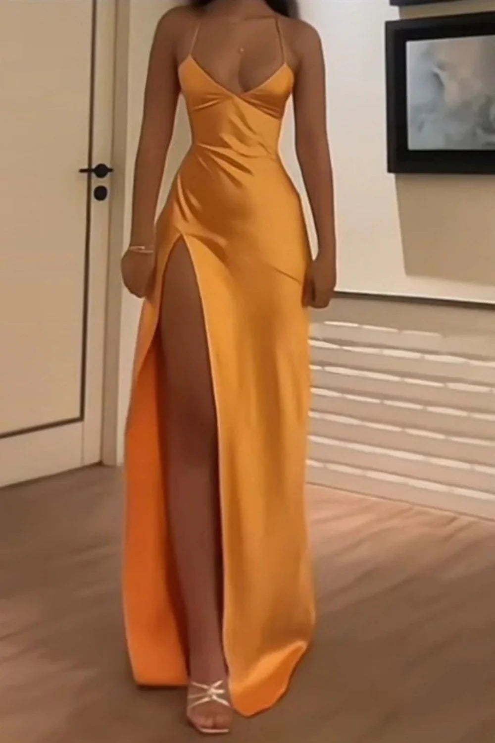 Chic Green Satin Evening Dress with V Neck Bodice and High Slit AD085