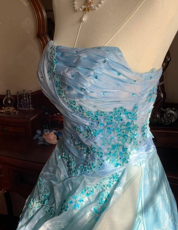 Fairy Tale Light Blue Strapless Tiered Tulle Ball Gown With Beaded Floral Applique Sweet 16 Formal Prom Dress AD238
