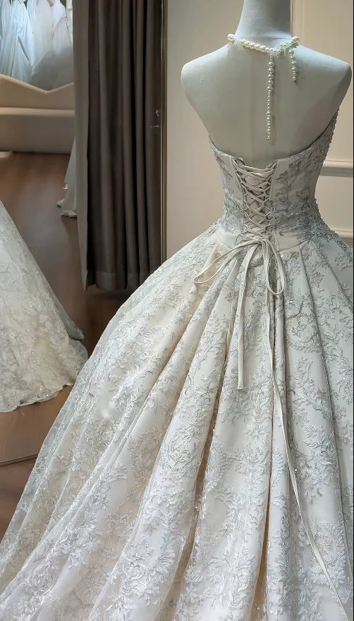 Classic Ivory Sweetheart Beaded Lace A-Line Wedding Dress With Chapel Train AE052