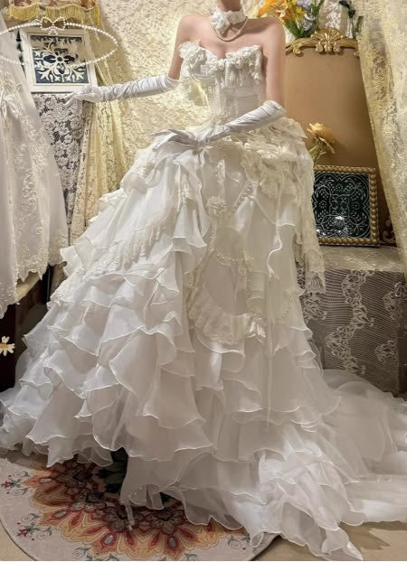 Vintage Ivory Strapless A Line Chapel Train Wedding Dress With 3D Rose Appliqués And Tiered Ruffled Skirt AE114
