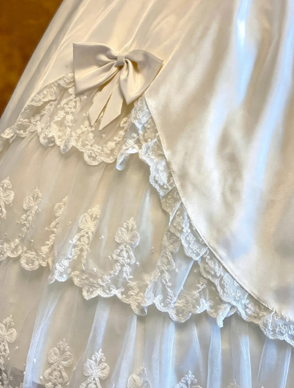 Elegant Ivory Off The Shoulder Puffed Lace Short Sleeve Corset Satin Bow Multi-Tier Lace Ruffle Ballgown Long Wedding Dress AE147