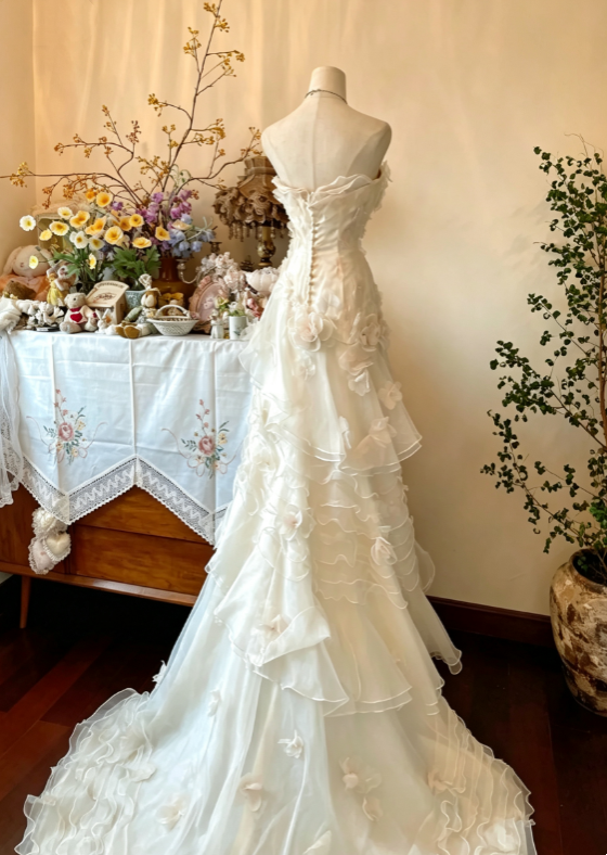 Romantic Ivory Strapless 3D Floral Applique Multi-Tier Ruffle Tulle Mermaid Wedding Gown With Chapel Train AE148