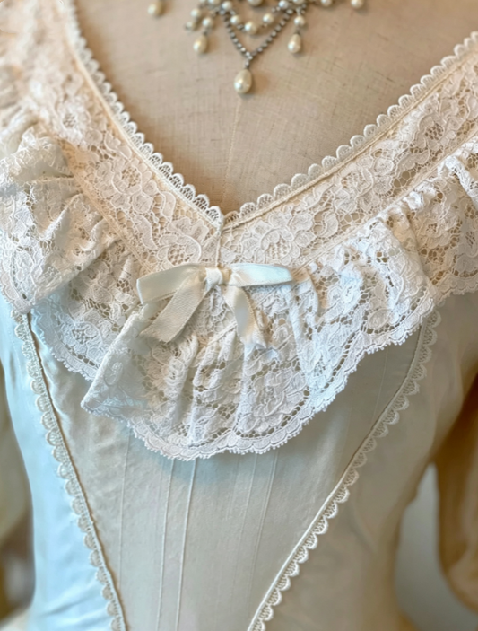 Elegant Ivory V-Neck Lace Ruffle Three Quarter Puff Sleeve Corset A Line Long Wedding Dress AE154