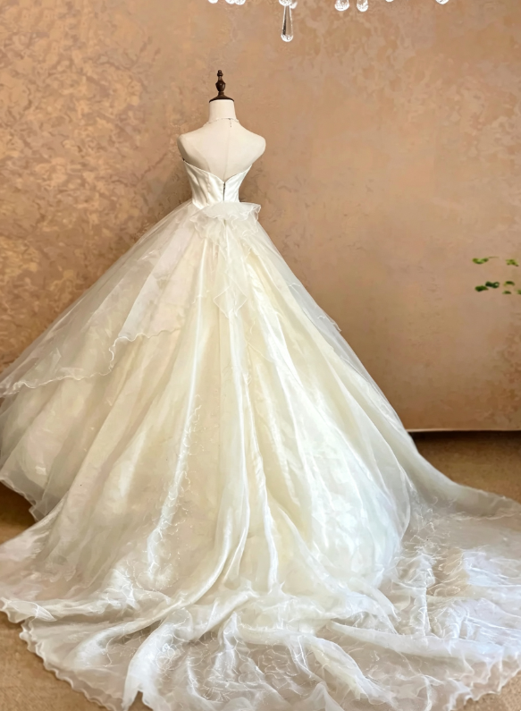 Elegant Ivory Sheer Lace Halter Sweetheart Corset Bodice Floral Tulle Voluminous Ballgown Wedding Dress With Chapel Train AE166