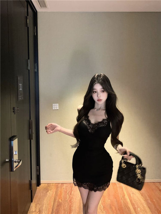 Summer Alluring Lace Edge Skirt Close-Fitting V Neck Spaghetti Strap Short Dress AP0309