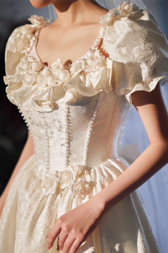 Retro Satin Fabric White Lustrous Applique Maxi Dress Puff Sleeve Feast Prom Long Dress AP0737