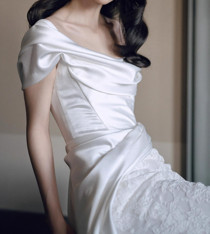 Elegant Lace Hem Satin Fabric Mermaid Dress Stylish Asymmetric Neck Cinched-Waist Wedding Dress AP0750