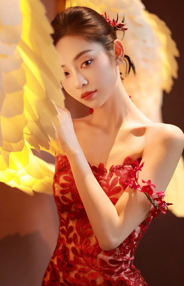 Oriental Red Strapless Cinched-Waist Mermaid Dress Lace 3D Petal Tassel Hem Prom Dress AP0756