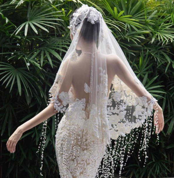 Vogue Breathable Fabric Beading Backless Mermaid Dress 3D Petal Halter Wedding Dress AP0761