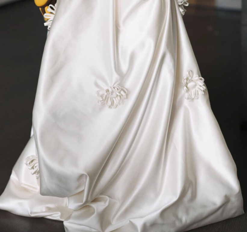 Retro Soft Satin Fabric Stereo Floral Engagement Dress Niche Strapless Elegant Backless Wedding Dress AP0784