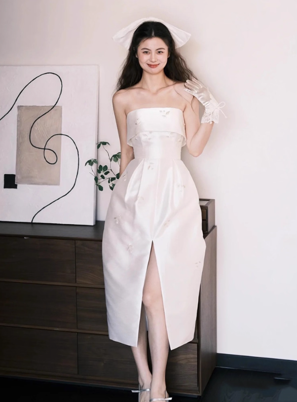 Innovative High-Slit Strapless Satin Midi Dress with Pockets Minimalist Textured Flower Prom Dress AP0812