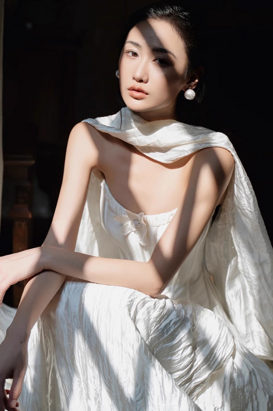 Niche Lustrous Smooth Fabric Engagement Dress Strapless Pleated Soft Bottom Wedding Dress AP0840