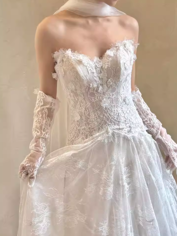Dreamy French Style Flowy Engagement Dress Tulle Layered Cinched-Waist Wedding Dress AP0850