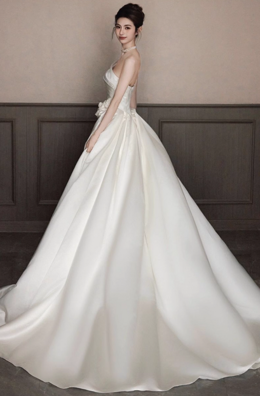 Charming Floral Ornament Smooth Satin Fabric Engagement Dress Strapless Soft Bottom Wedding Dress AP0868