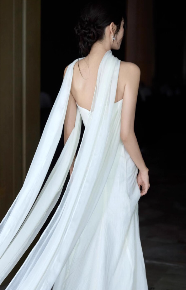 Simple Style Tulle Stole Soft Fabric Bridal Dress Strapless Cinched-Waist Wedding Dress AP0875