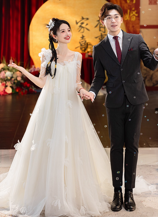 Elegant Stereo Petal Bridal Dress Flowy Spaghetti Strap Tulle Overlay Wedding Dress AP0896