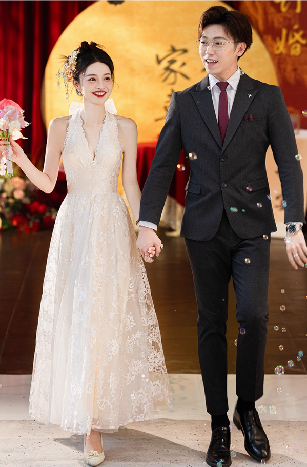 French-Inspired Tulle Layered Bridal Dress Sheer Lace Overlay Backless Halter Wedding Dress AP0897