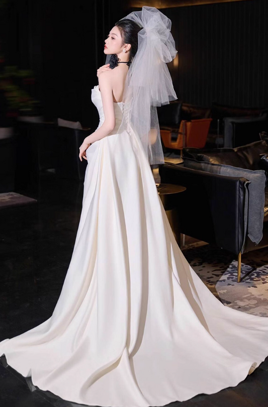 Classical Lustrous Satin Fabric Bridal Dress Graceful Strapless Gathered Wedding Dress AP0899
