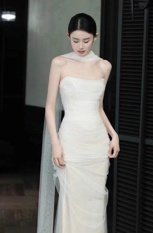 Elegant Ivory Tulle Overlay Bridal Mermaid Dress Classical Strapless Dreamy Wedding Dress AP0904