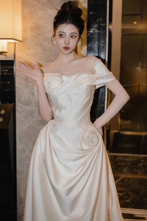 Charming Handmade Floral Detailing Evening Dress Off-Shoulder Natual Pleated Prom Dress AP0907