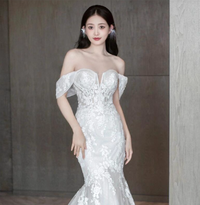 Gorgeous Textured Applique Lace Mermaid Dress With Train Sheer Lace Hollow Strapless Wedding Dress AP0912