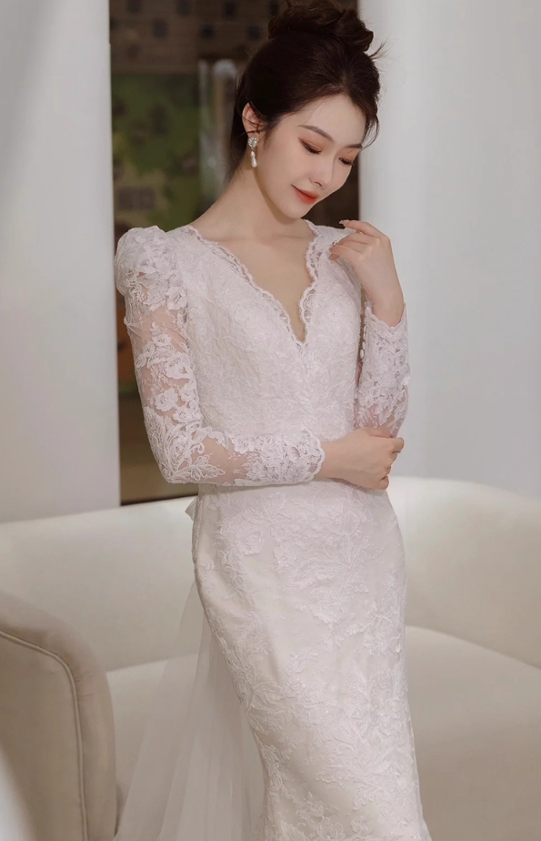 Graceful V Neck Applique Sweet 16 Dress Beaded Tulle Bow Long Sheer Lace Sleeve Prom Dress AP0946