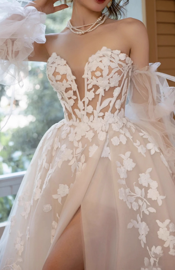 Romantic Backless Cascade Tulle V-Neck Sweet 16 Dress Applique High-Slit Strapless Prom Dress AP0964