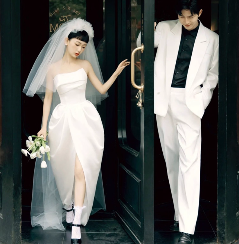 Newest Cinched-Waist High-Slit Bridal Dress Minimalist Strapless Wedding Dress AP0966