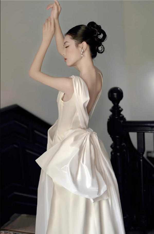 Elegant Lustrous Fabric Asymmetric Neck Maxi Dress Backless Gathered Spaghetti Strap Prom Dress AP0980