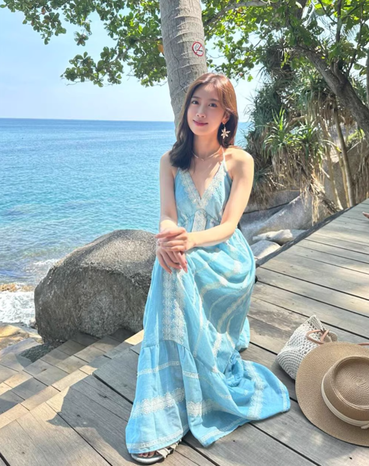 Charming Lace Trimmed V-Neck Maxi Dress Chic Flowy Loose Style Backless Halter Long Dress AP1177