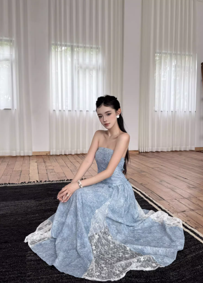 Luxurious Cinched-Waist Lace Splicing Maxi Dress French Style Strapless Blue Floral Printed Long Dress AP1246