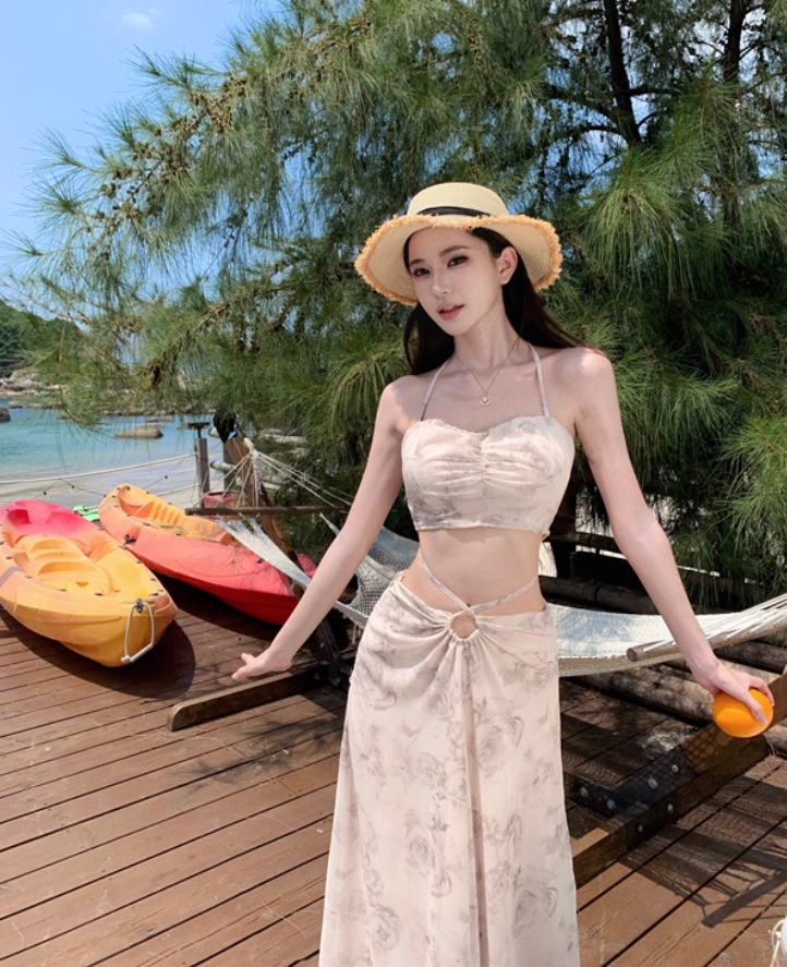 Charming Two-Piece Set Floral Print Maxi Dress Fashion Flowy Cutout Top Tie-Back Halter Long Dress AP1416