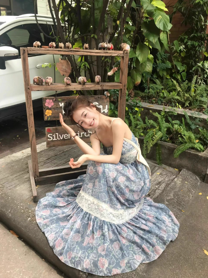 French-Inspired Vintage Floral Print Maxi Dress Tiered Hem Elegant Lace Trim Spaghetti Strap Beach Vacays Versatile Long Dress AP1504