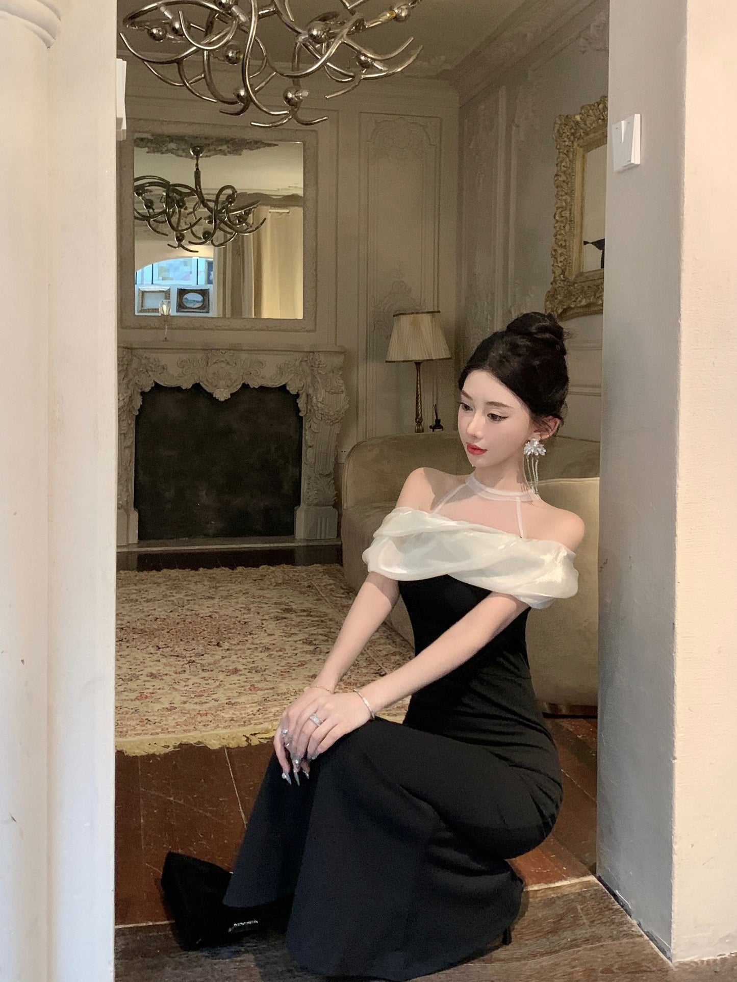 Modern White Mesh-Trimmed Sheath Maxi Dress Elegant Black Off-Shoulder Mermaid Evening Feast Halter Long Dress AP1674