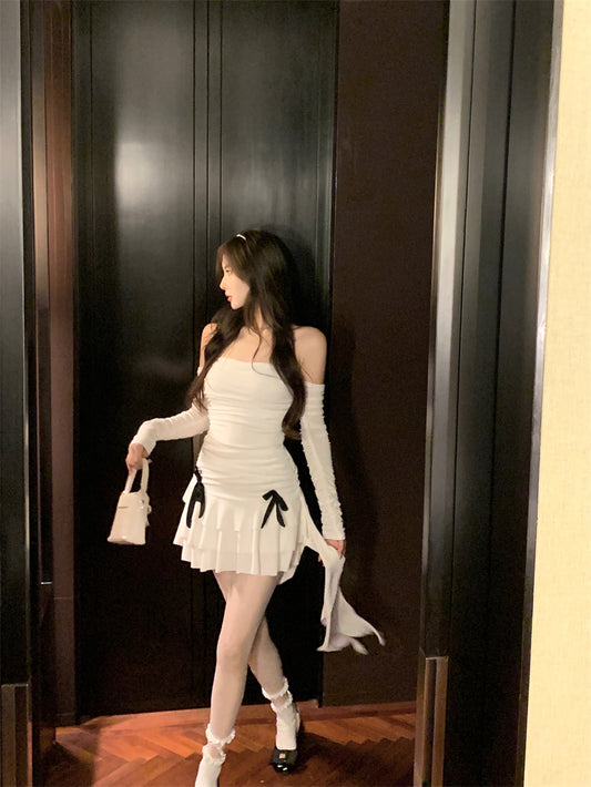 Hot Sales White Off-Shoulder Ruched Sleeve Tiered Mini Skirt Charming Black Bow Accents Short Dress AP1713