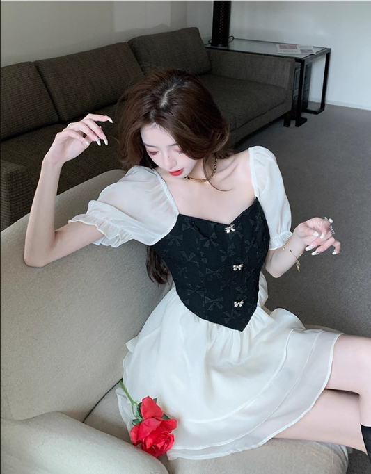 Exquisite Party-Ready Tiered Ruffles Hem Sheen Tulle Mini Skirt Gothic-Inspired Black & White Splicing Puffy Sleeve Short Dress AP1725