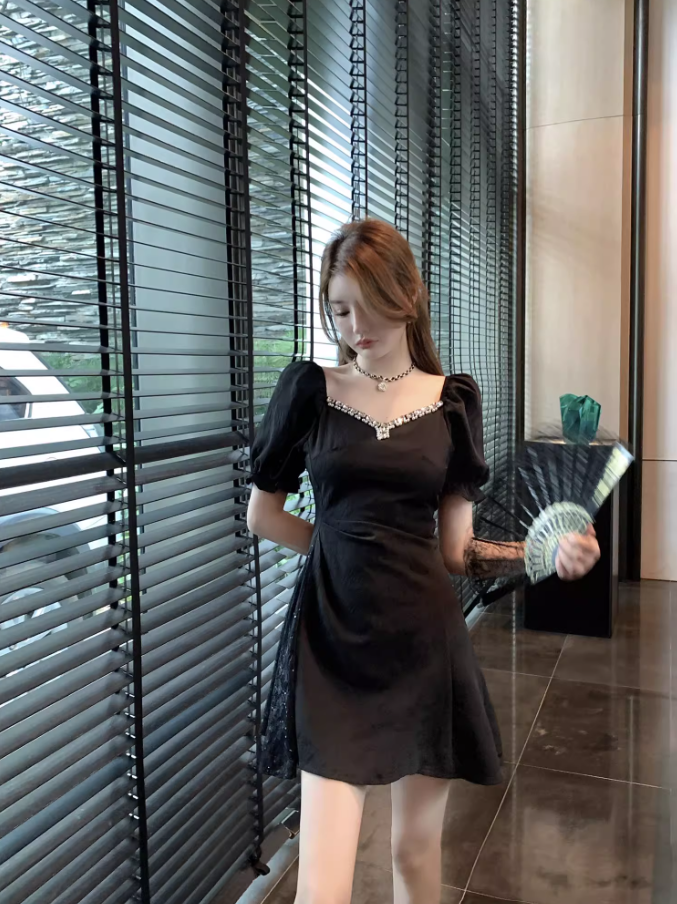 Gorgeous Rhinestone Accent Puffy Short Sleeve Evening Parties Mini Skirt Elegant A-Line Black Tulle Splicing Short Dress AP1807