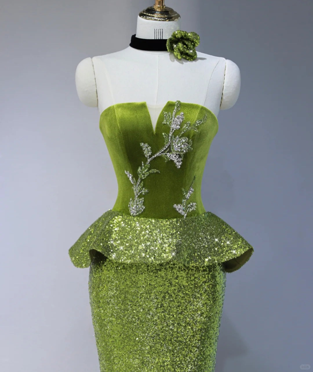 Elegant Green Velvet Bodice Crystal Floral Accent Maxi Dress Novelty Peplum Waist Sparkling Mermaid Hem Prom Dress AP2113