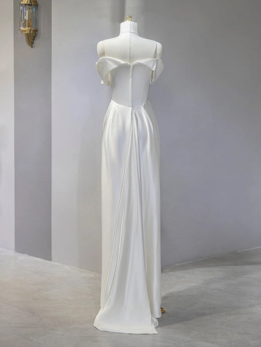 Luxurious Ivory Off-Shoulder Bridal Dress Minimalist Ruffled Neckline Draped Detailing Wedding Dress AP2115