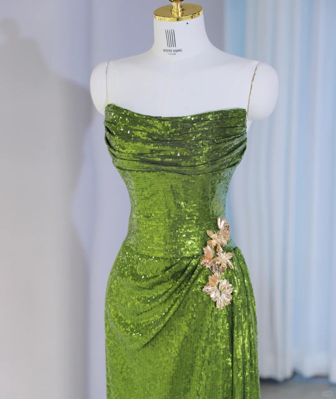 Novelty Strapless Gold Floral Accent Sheath Maxi Dress Exquisitely Designed Green Sequins Trimmed Draped Prom Dress AP2125