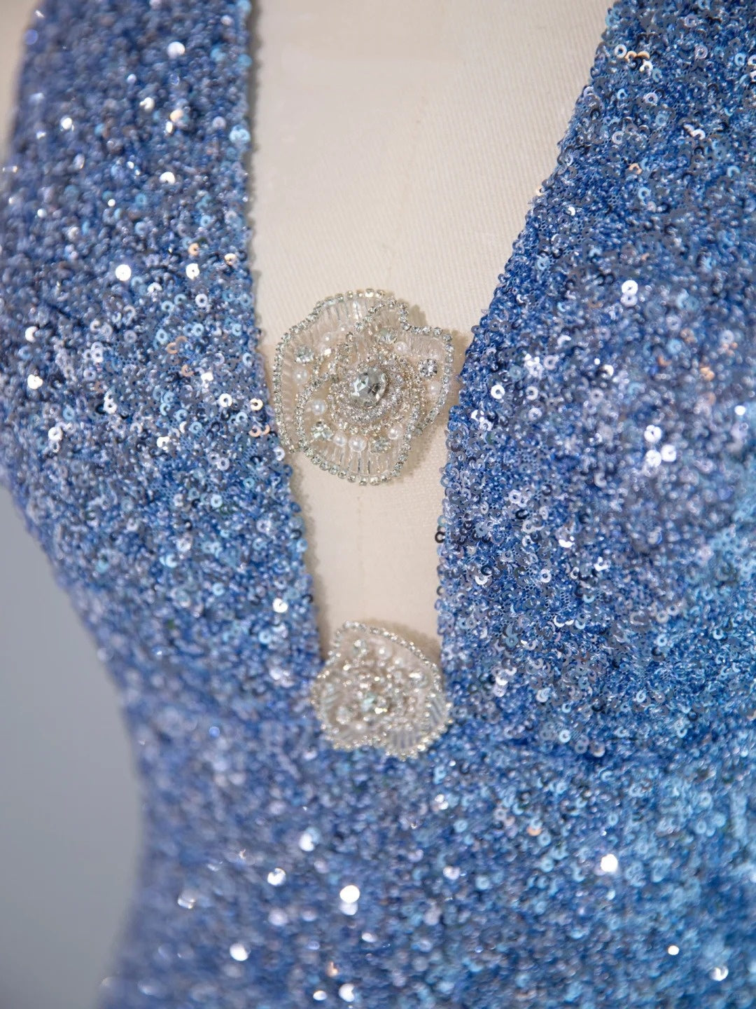 Charming Blue 3D Floral Design Halter Maxi Dress Romantic Sequins Accent Shining Bead Sheath Prom Dress AP2146