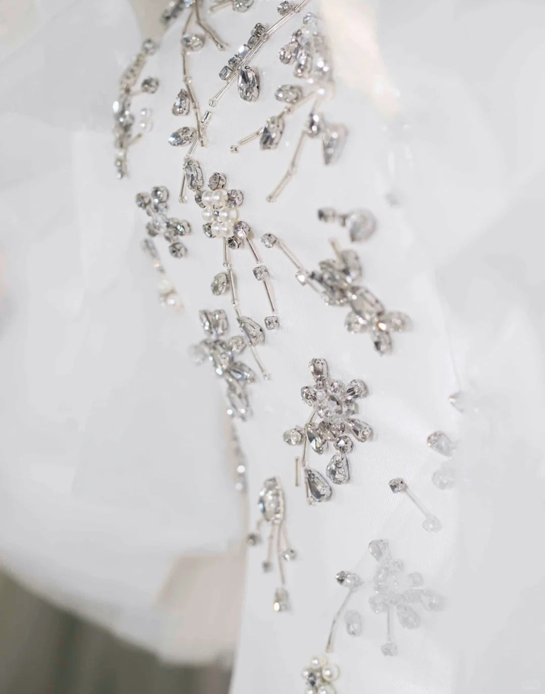 Fairy-Tale Off-Shoulder Satin Fabric Mini Dress Exquisite Tiered Tulle Splicing Glittering Beading Homecoming Dress AP2153