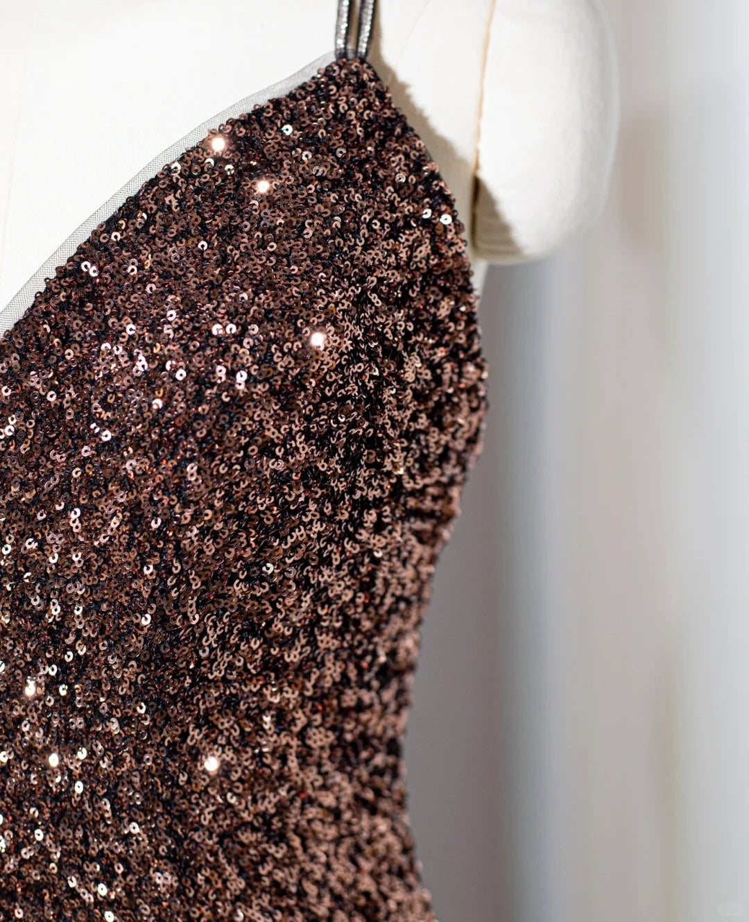 Vintage Beading Spaghetti Strap Mesh Trimmed Maxi Dress Vogue Glamorous All-Over Sequin Crisscross Open Back Prom Dress AP2160