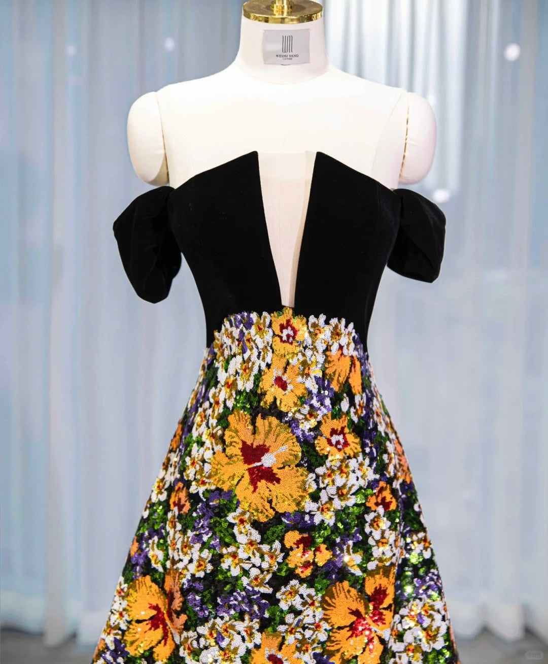 Vibrant Off-Shoulder Floral Sequins Accent Maxi Dress Vogue Black Velvet Splicing A-Line Prom Dress AP2163