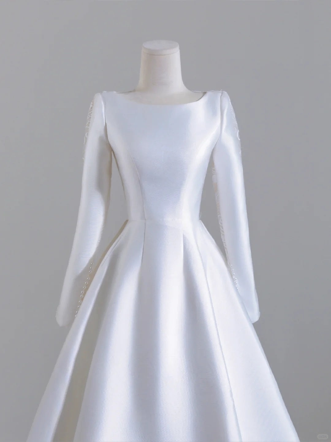 Elegant Satin Long Sleeve A-Line Bridal Dress Lace Back Jewel Neck Wedding Dress AP2245