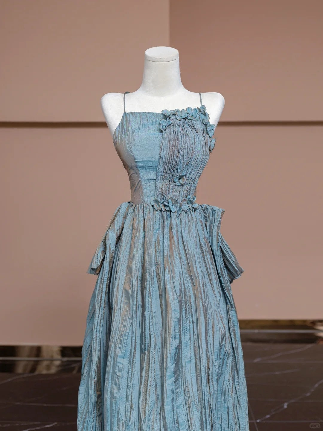 Charming A-Line Ruffle Evening Gowns Spaghetti Strap Crisscross Back Prom Dress AP2300