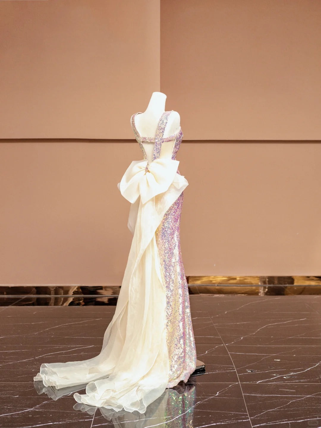 Stunning Square Neck Formal Dresses With Tulle Train Cutout Sequins Mermaid Prom Dress AP2348