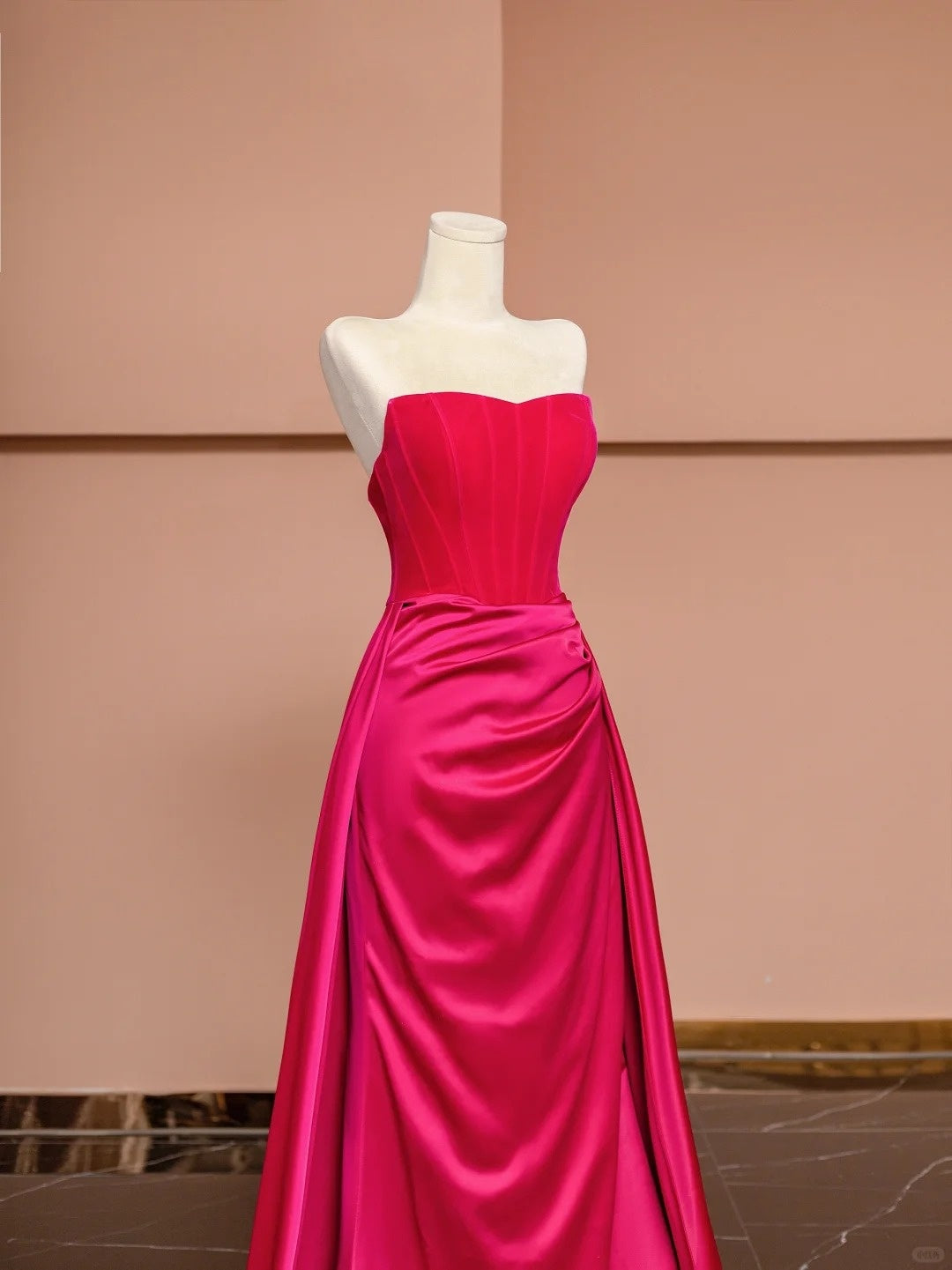 Vibrant Strapless Sheath Evening Gowns Floor Length Pleated Satin Prom Dress AP2351