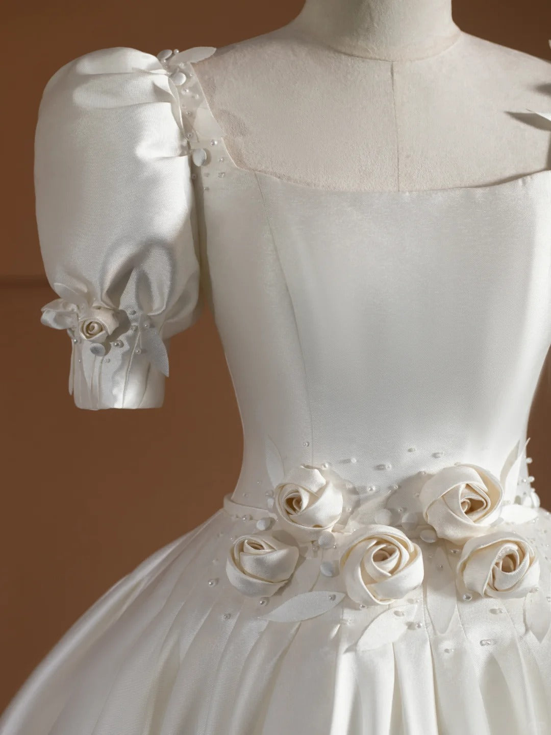 Satin Square Neck A-Line Bridal Gowns Short Sleeve Handmade Flowers Beaded Wedding Dress AP2371